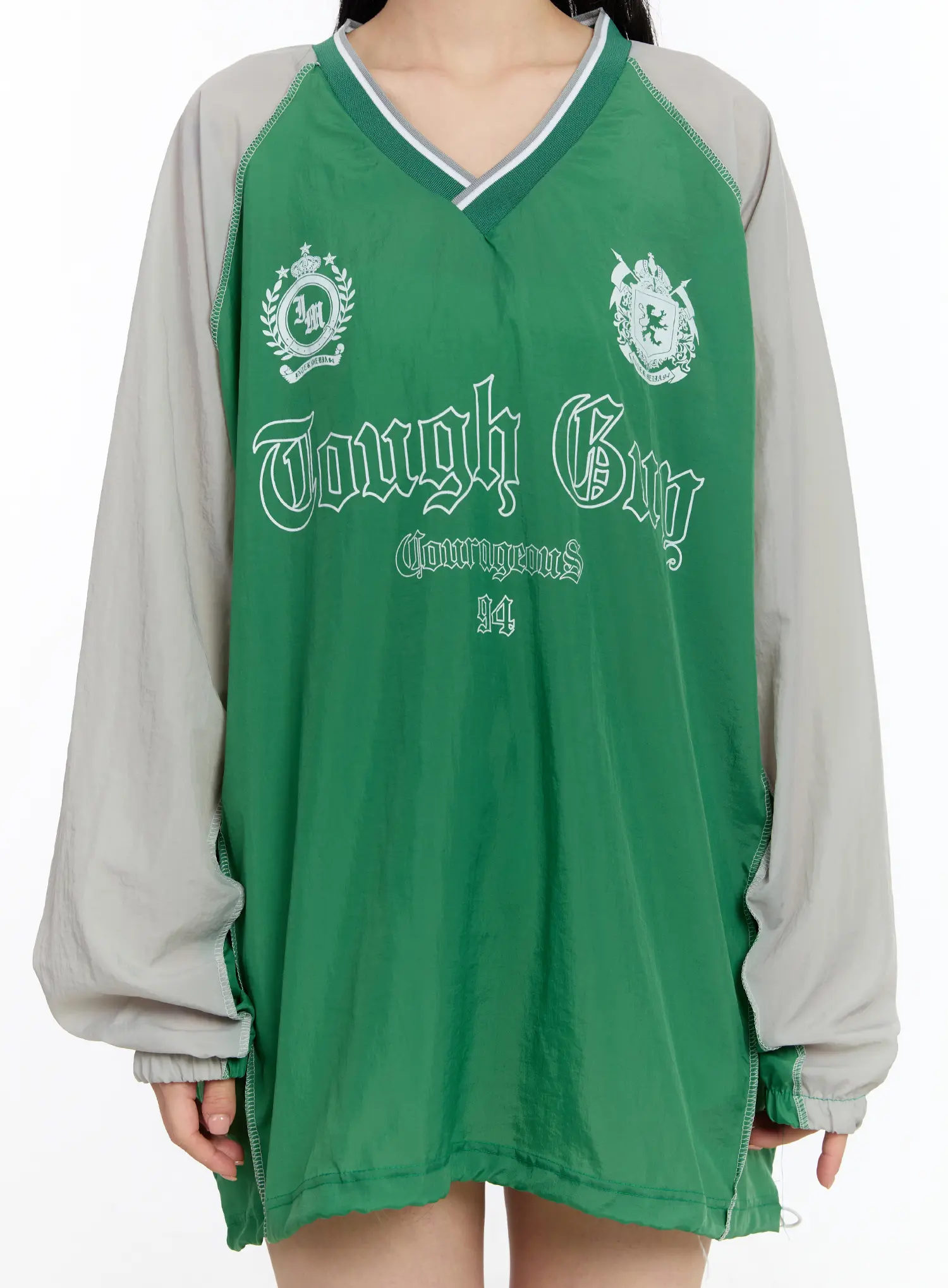 Oversized V-Neck Graphic Sweatshirt CA507 - Image 5