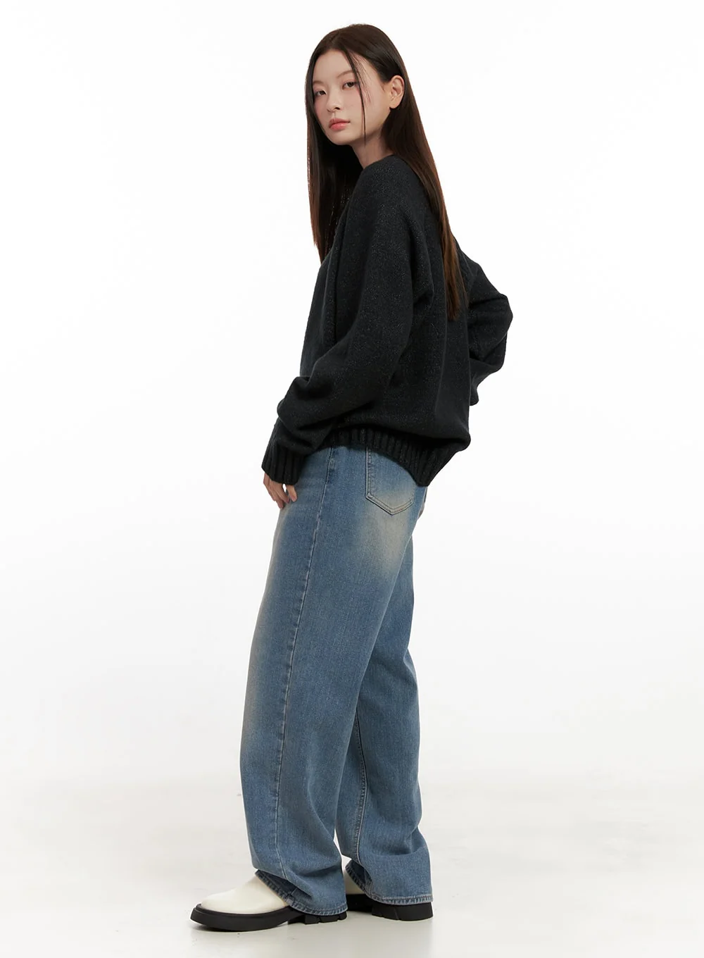 Oversized V-Neck Sweater ON422 - Image 3