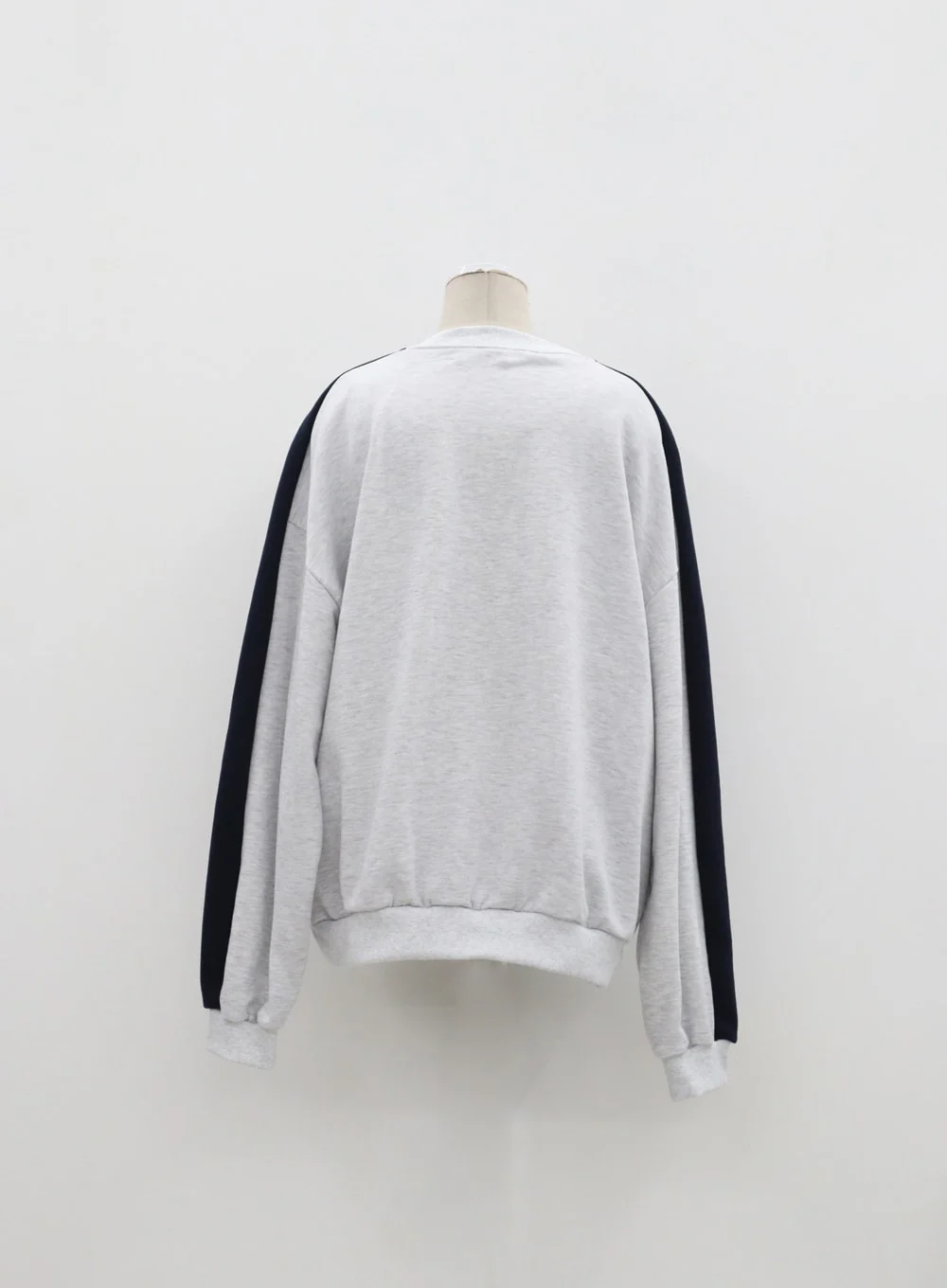Plus Two Color V-Neck Sweatshirt IF317 - Image 14