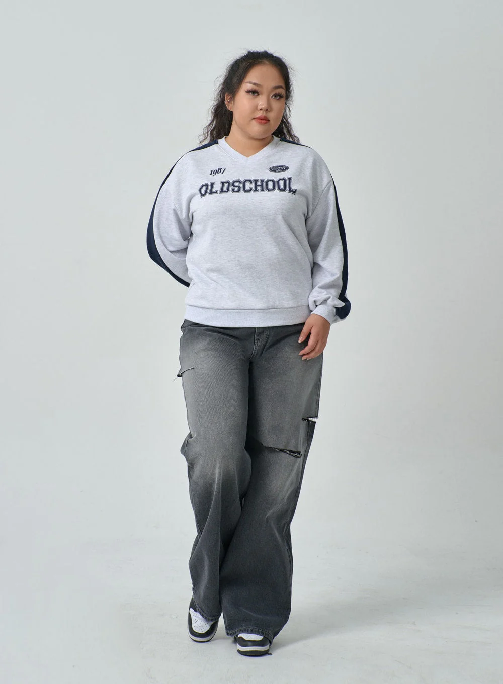 Plus Two Color V-Neck Sweatshirt IF317 - Image 4