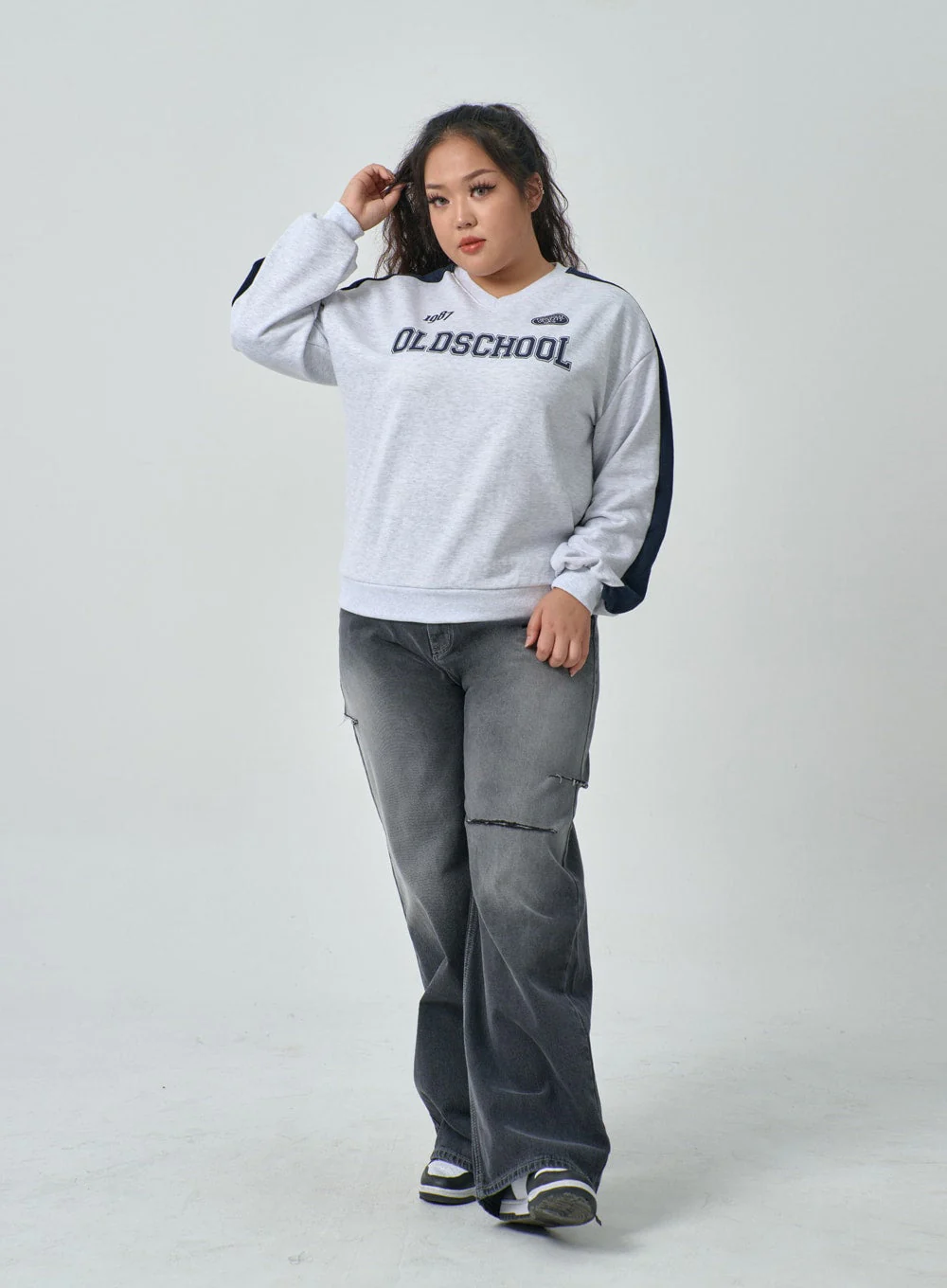 Plus Two Color V-Neck Sweatshirt IF317 - Image 5