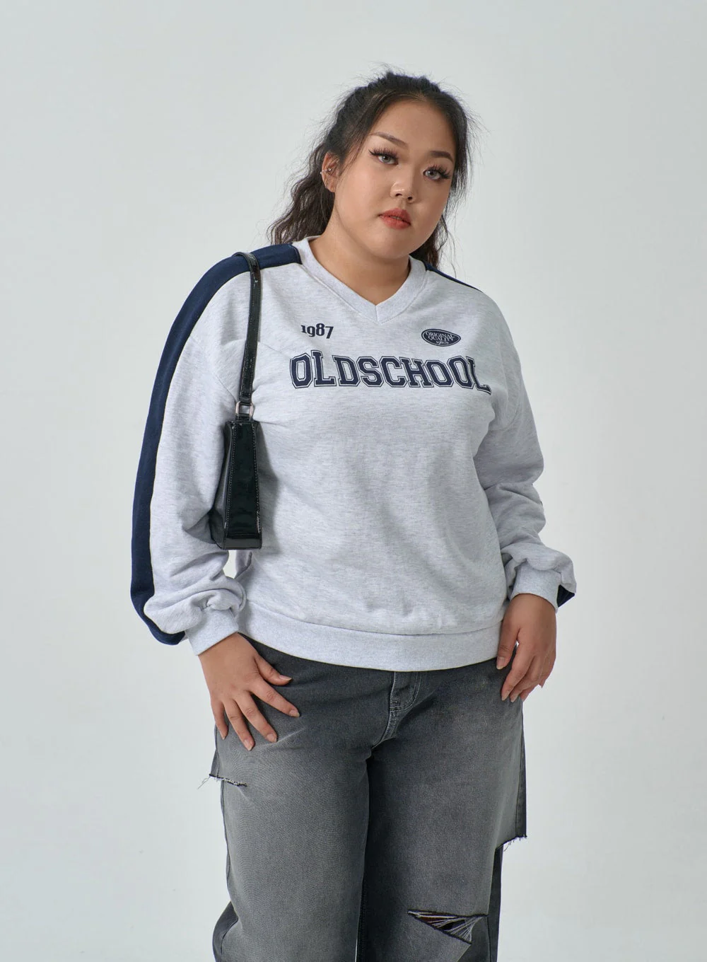 Plus Two Color V-Neck Sweatshirt IF317 - Image 6