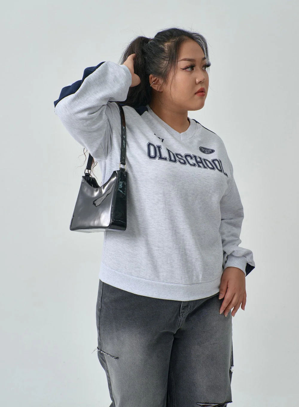 Plus Two Color V-Neck Sweatshirt IF317 - Image 7