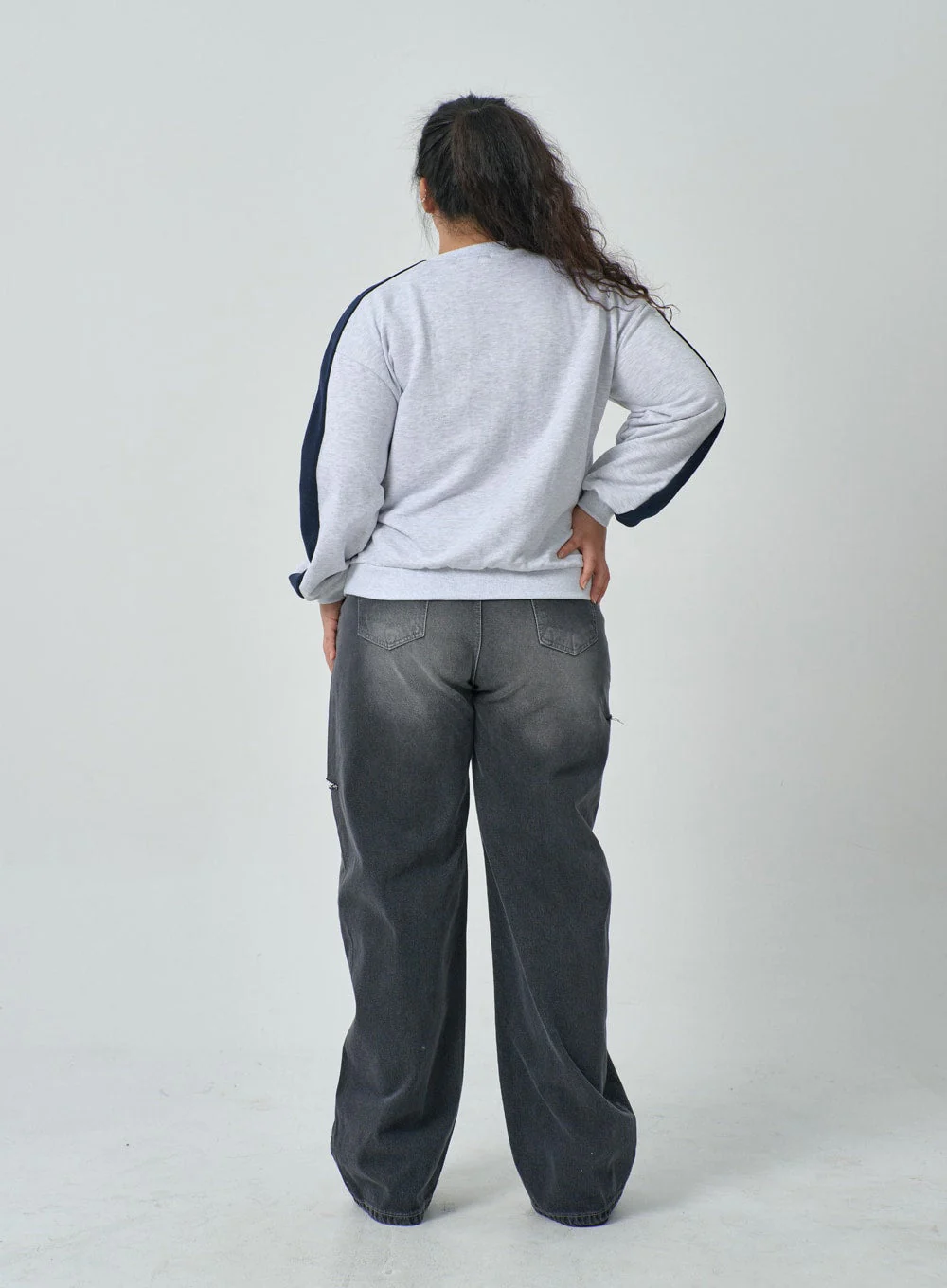Plus Two Color V-Neck Sweatshirt IF317 - Image 9