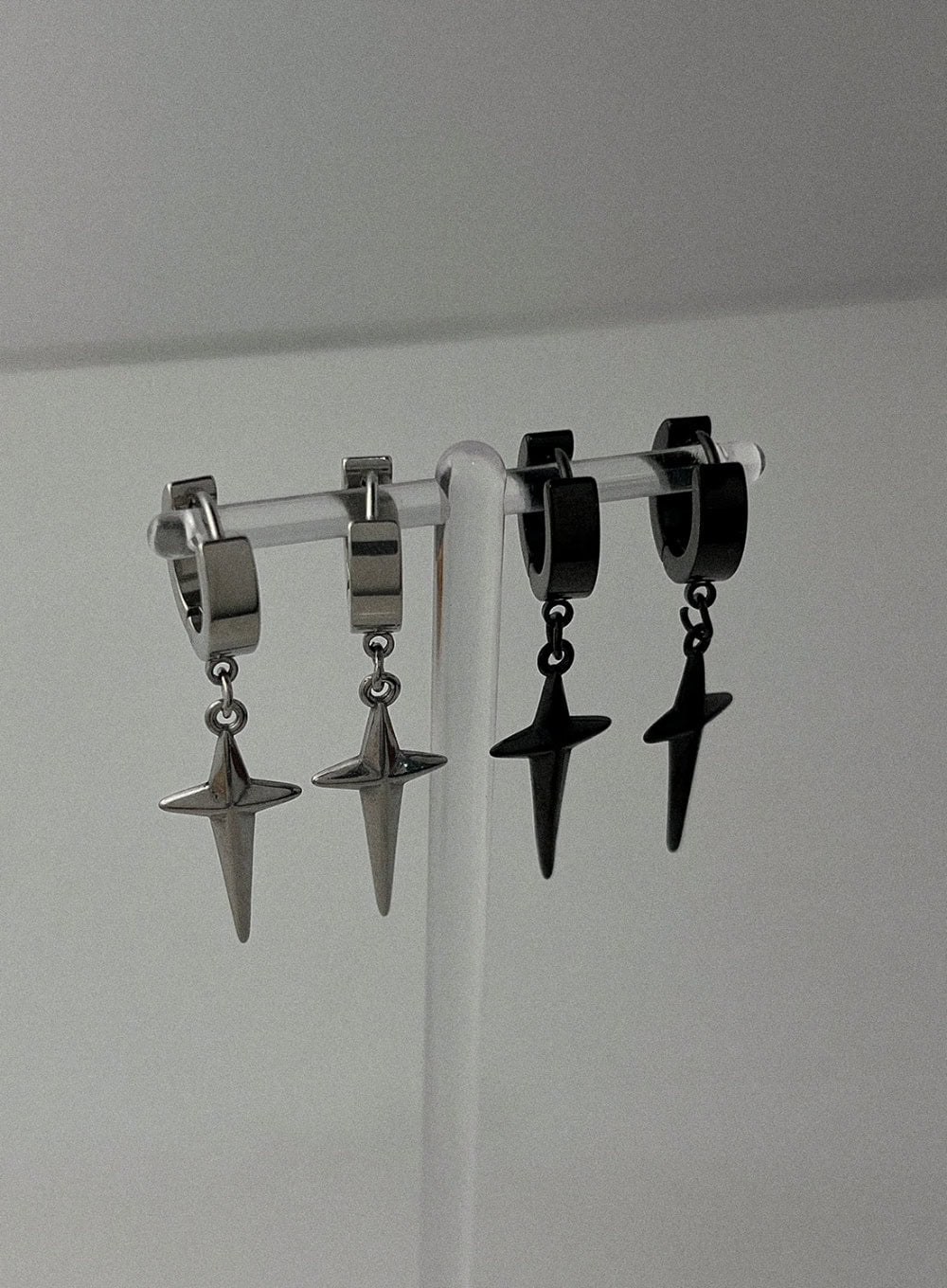 Pointed Cross One Touch Piercings IL415 - Image 3