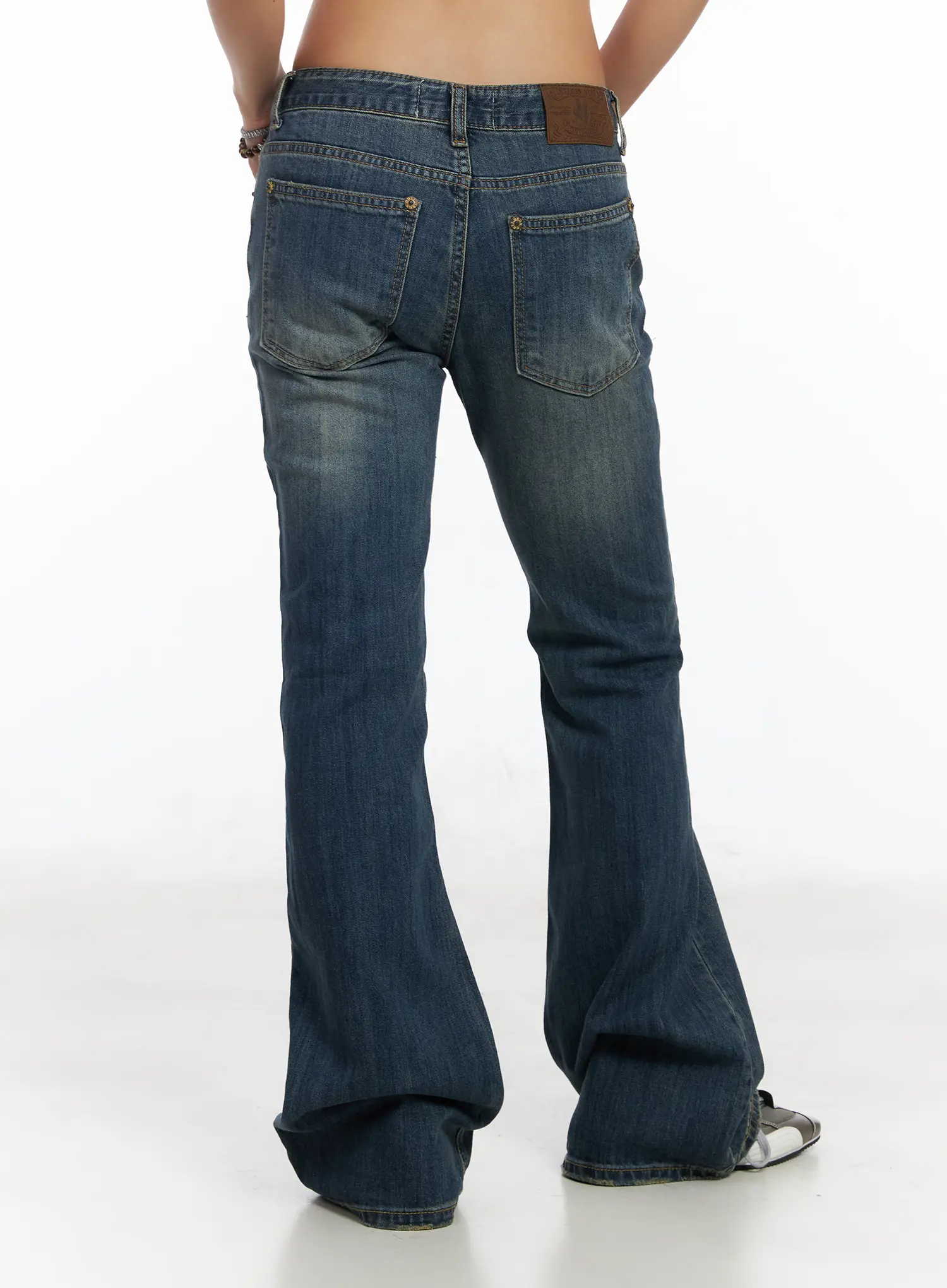 Reah Loose-Fit Flared Bootcut Jeans CM520 - Image 6