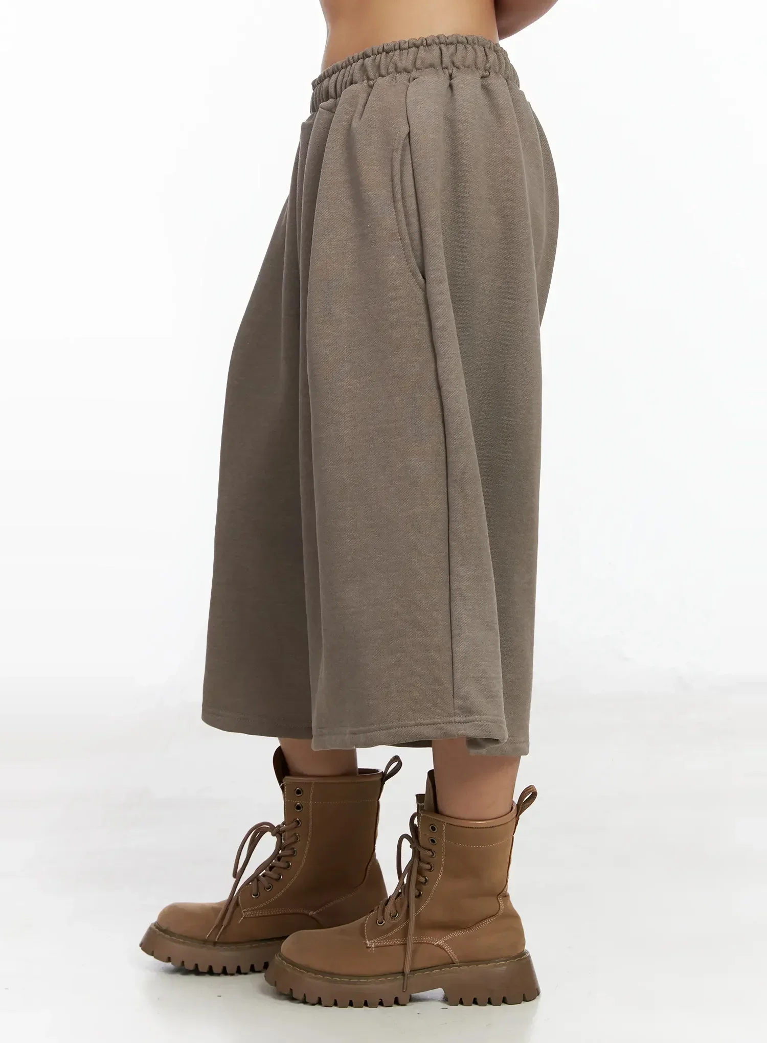Relaxed Bermuda Sweat Shorts IA527 - Image 11