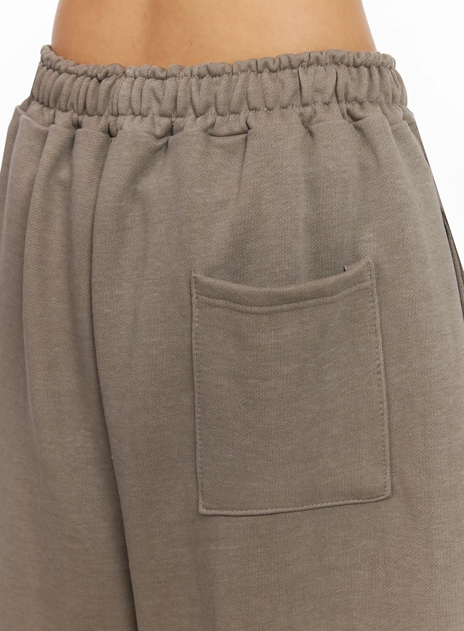 Relaxed Bermuda Sweat Shorts IA527 - Image 14