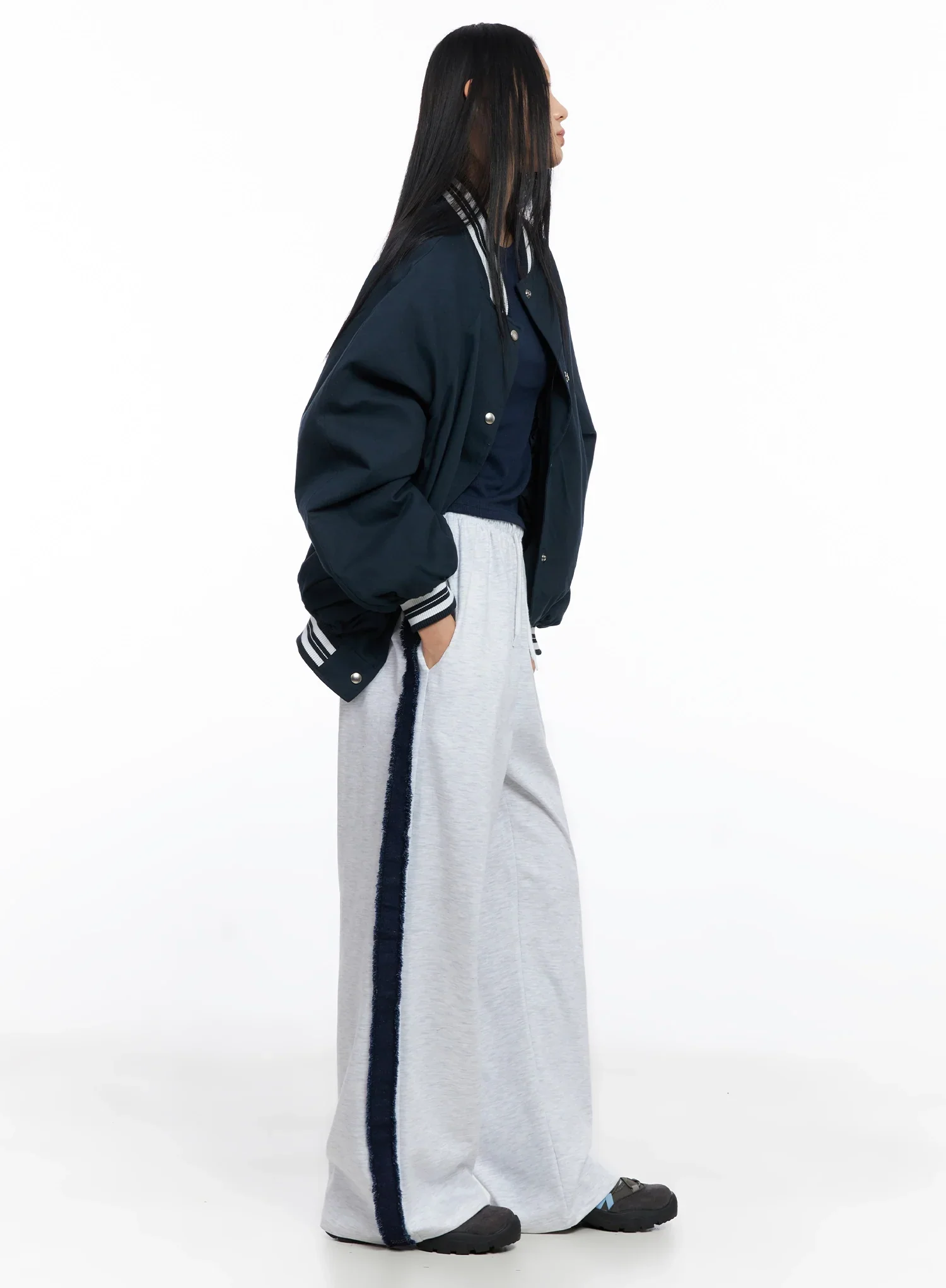 Relaxed-Fit Denim Stripe Sweatpants IO517 - Image 10