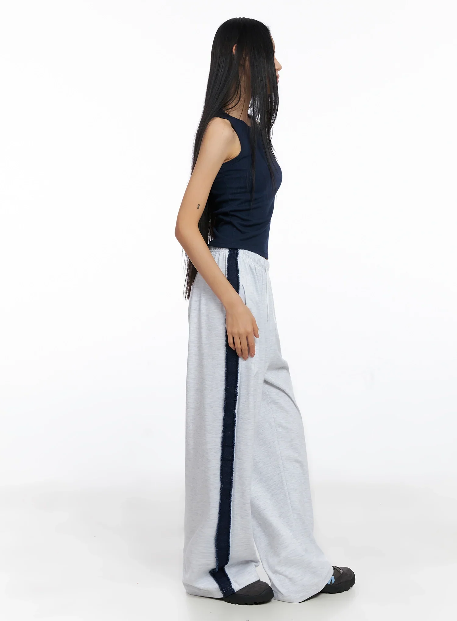 Relaxed-Fit Denim Stripe Sweatpants IO517 - Image 6