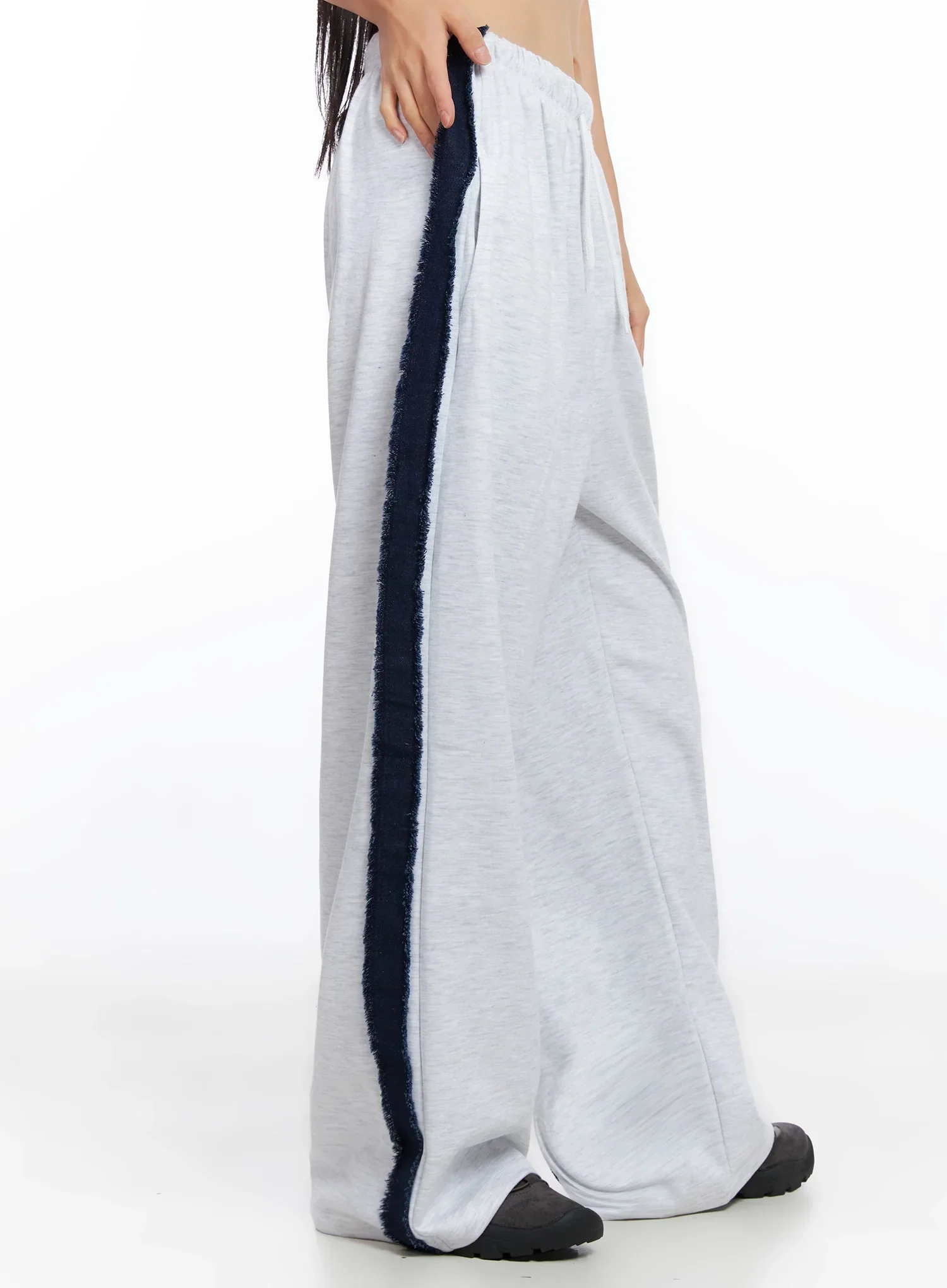 Relaxed-Fit Denim Stripe Sweatpants IO517 - Image 8