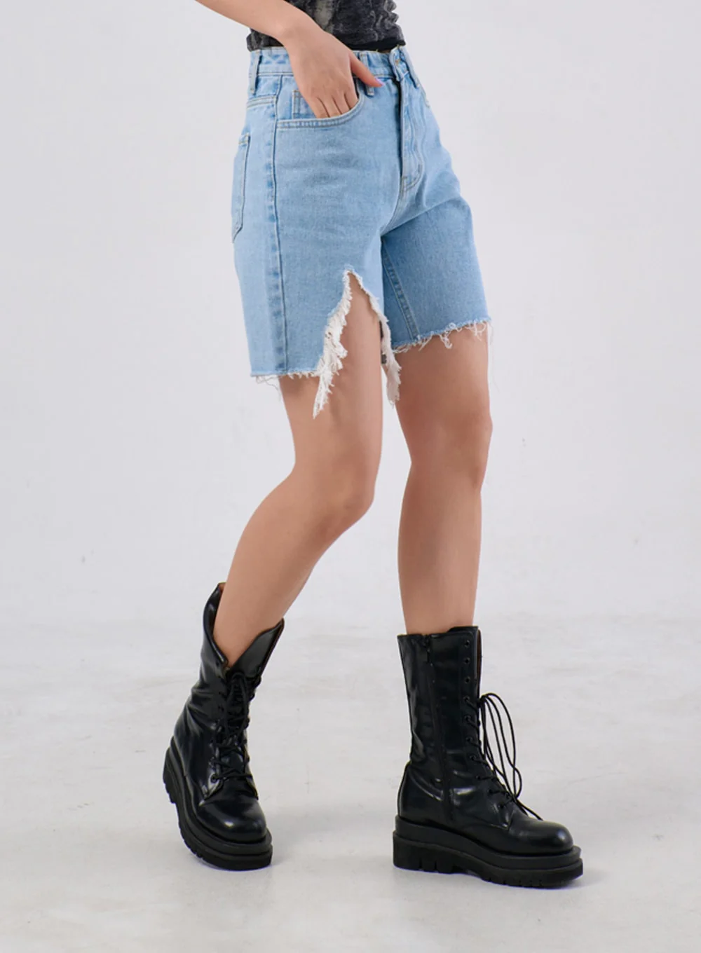 Ripped Denim Bermuda Shorts IA305 - Image 4