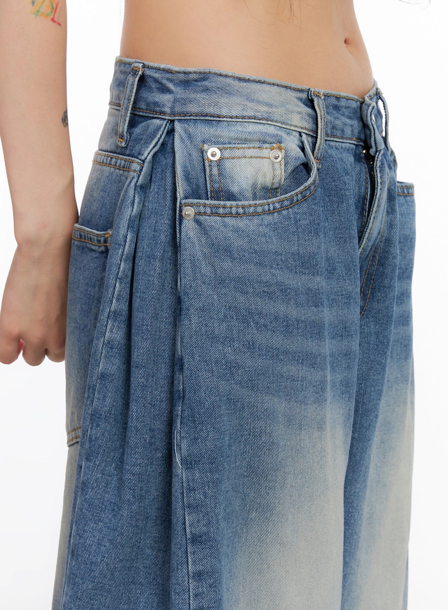 Ruthie Side Pleat Relaxed-Fit Jeans IS515 - Image 3