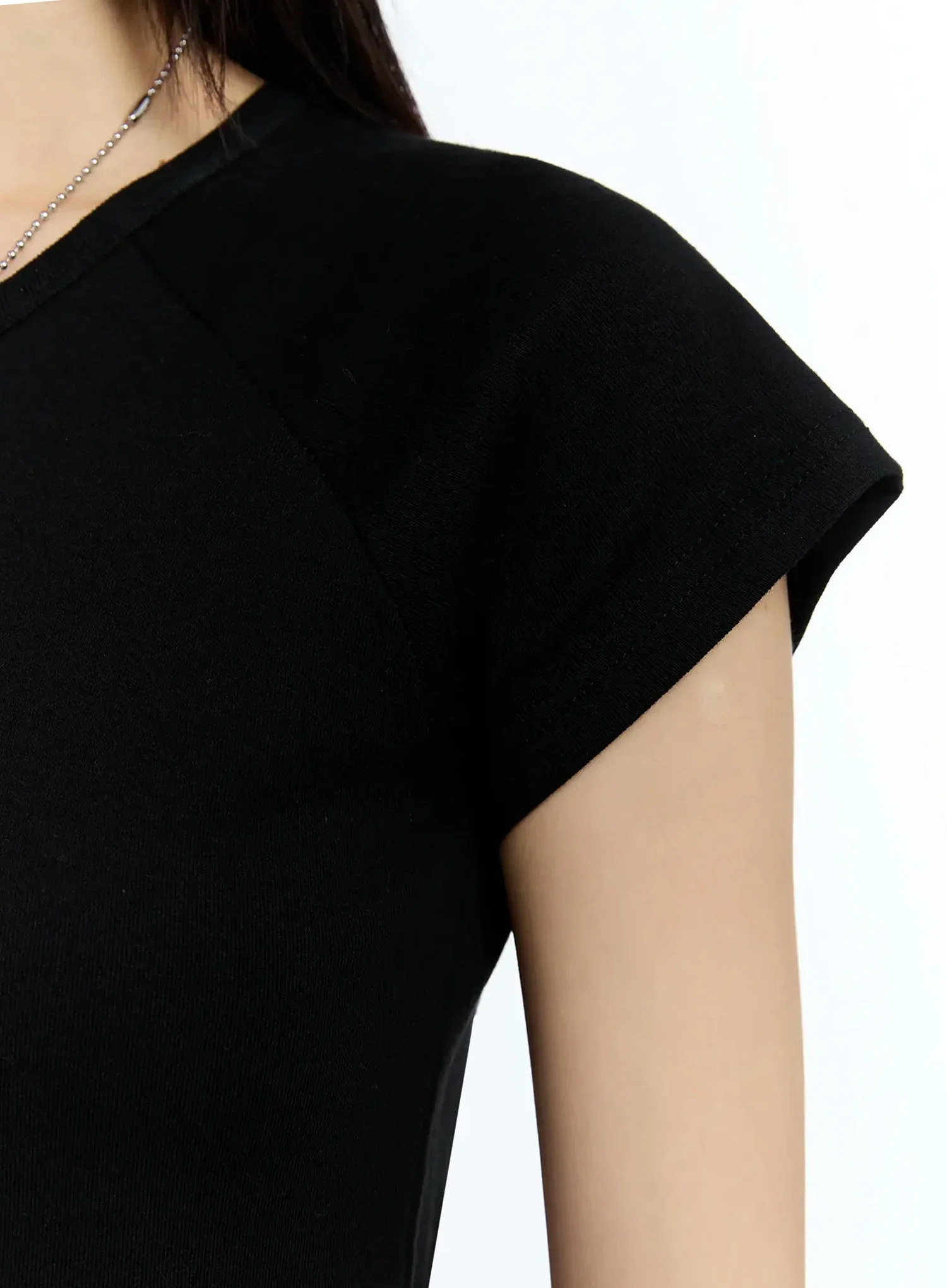 Slim-Fit Cropped Tee IU523 - Image 3