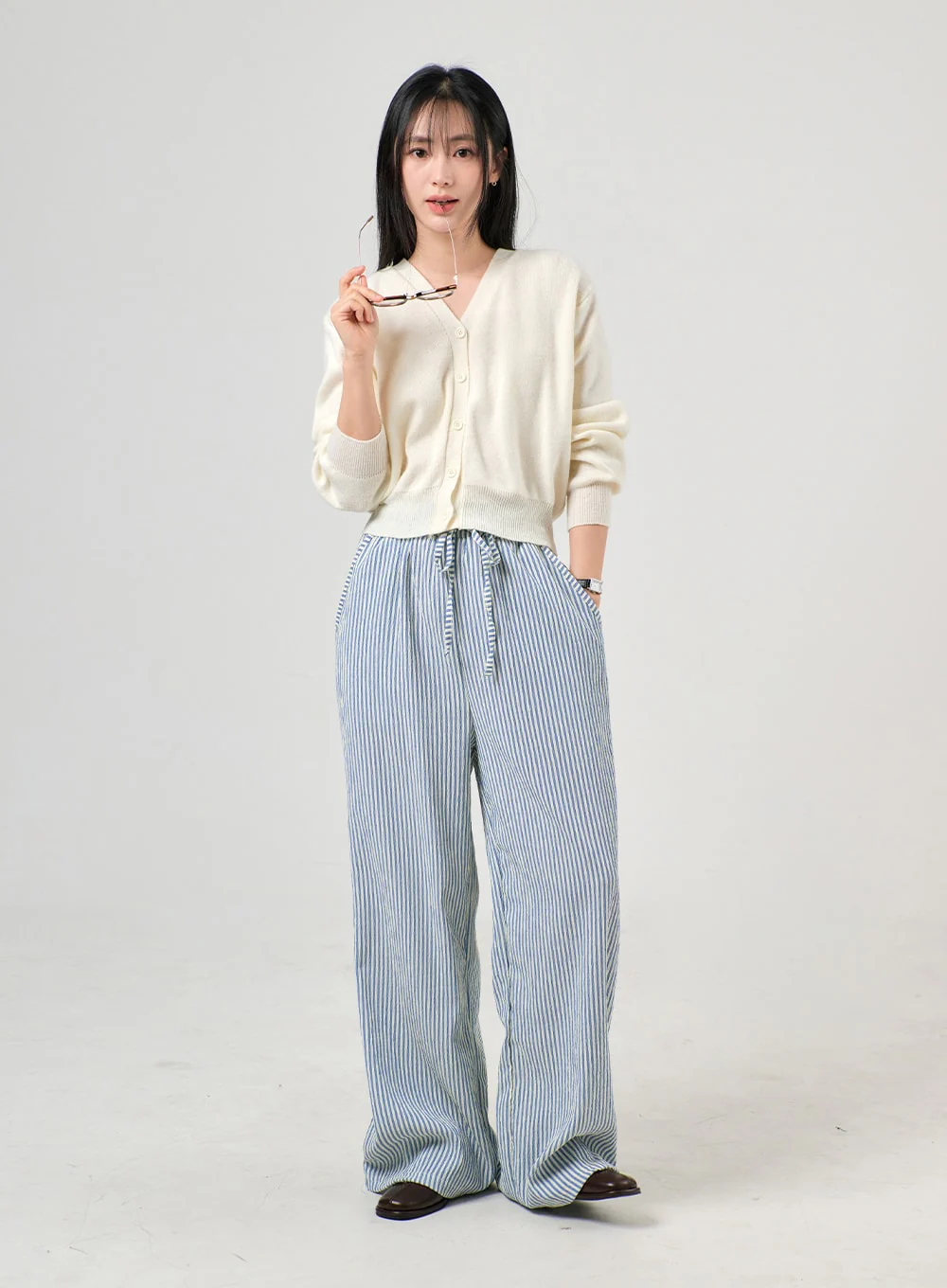 Solid V-Neck Buttoned Cardigan OF406 - Image 2
