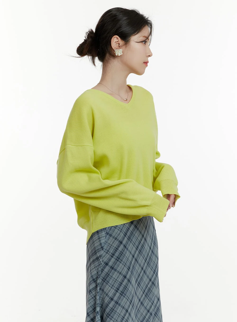 Solid V-Neck Sweater OA405 - Image 3