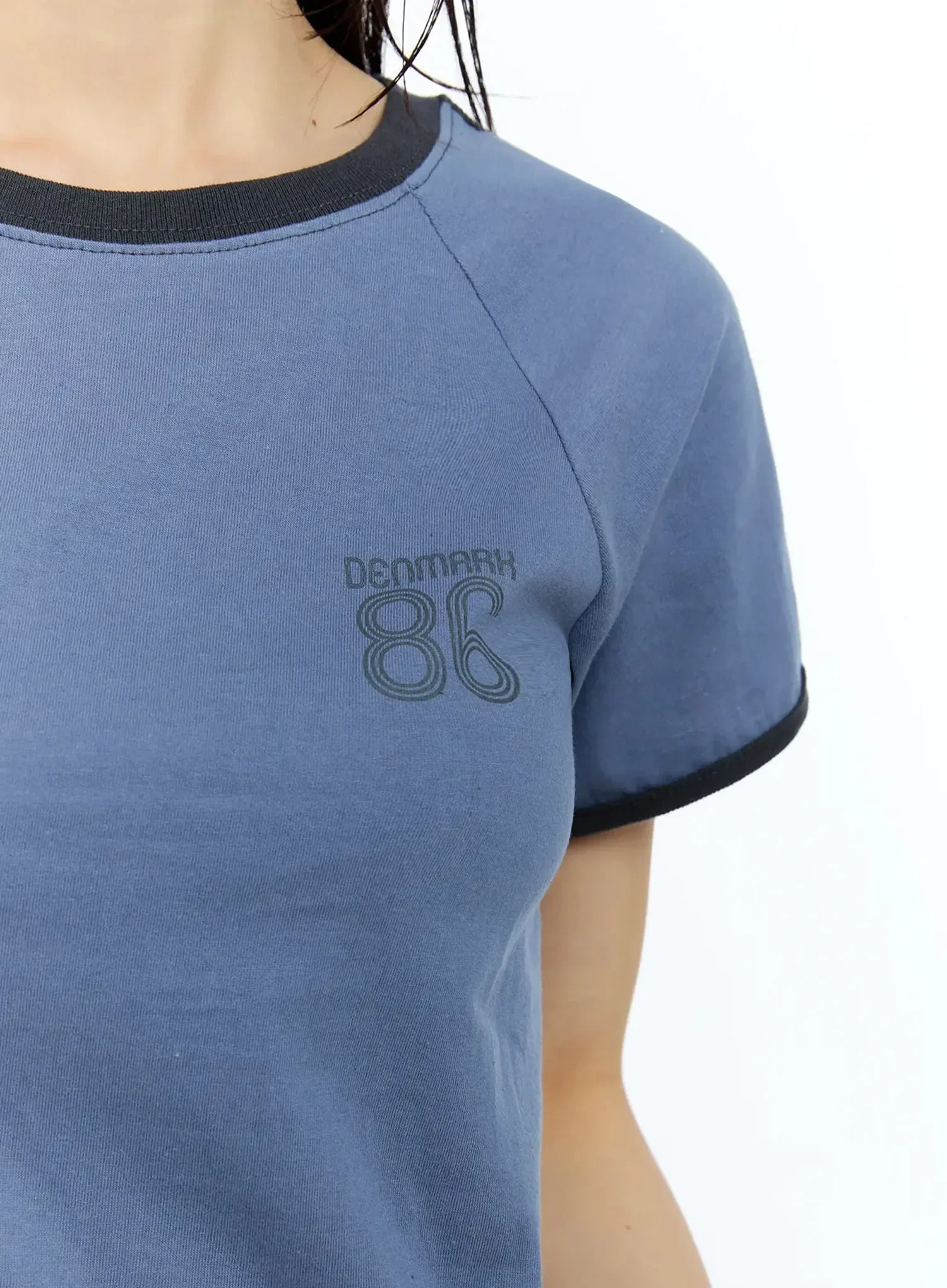 Two-Tone Graphic Tee IU524 - Image 3