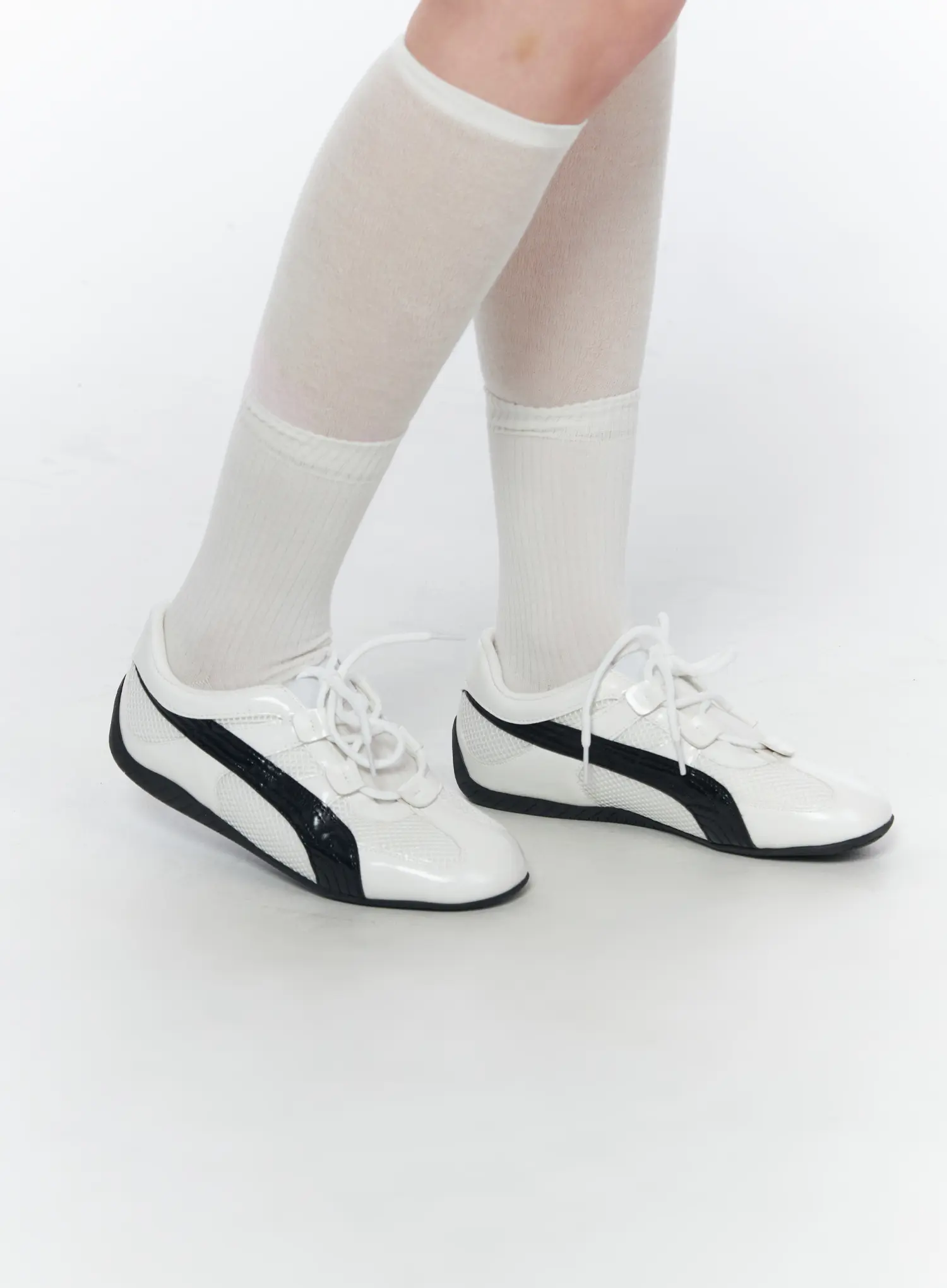 Two-Tone Mesh Sneakers CA527