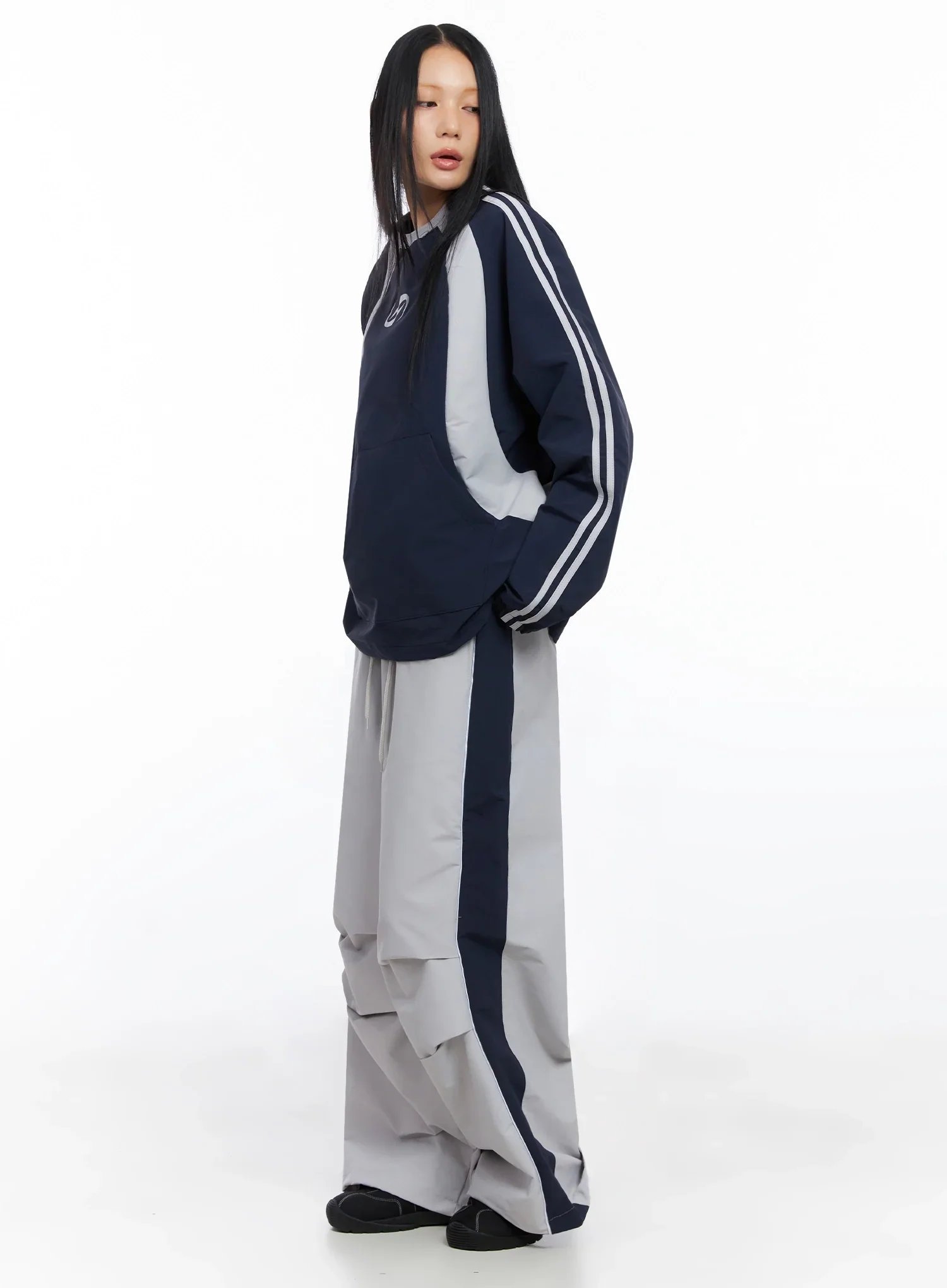 Two-Tone Raglan Sweatshirt IO516 - Image 9