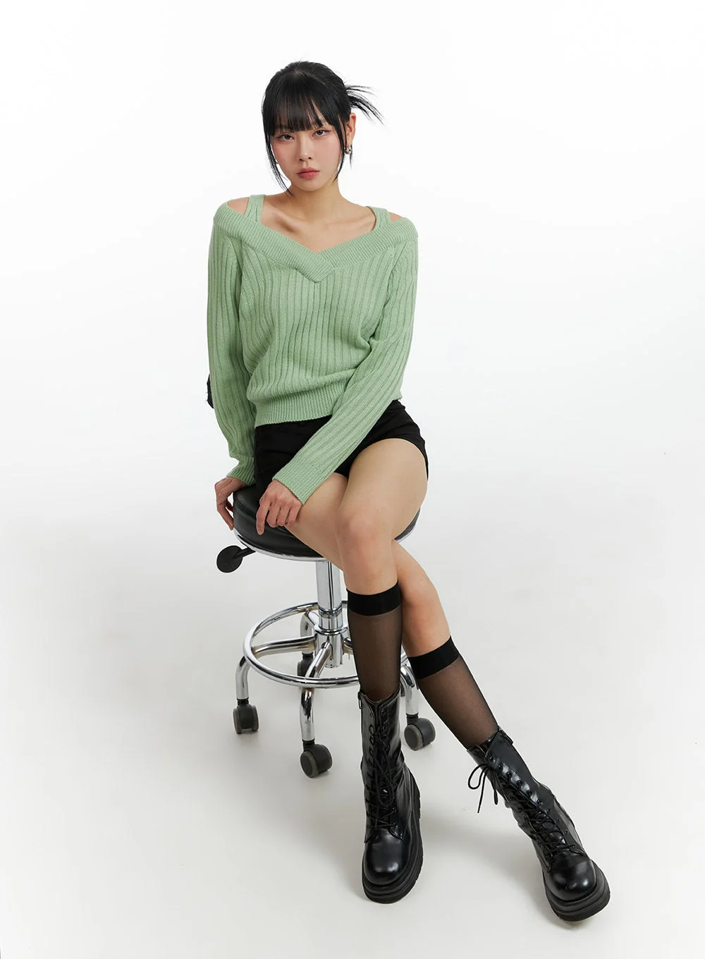 V-Neck Lace Ruched Long Sleeve Top IF402 - Image 2