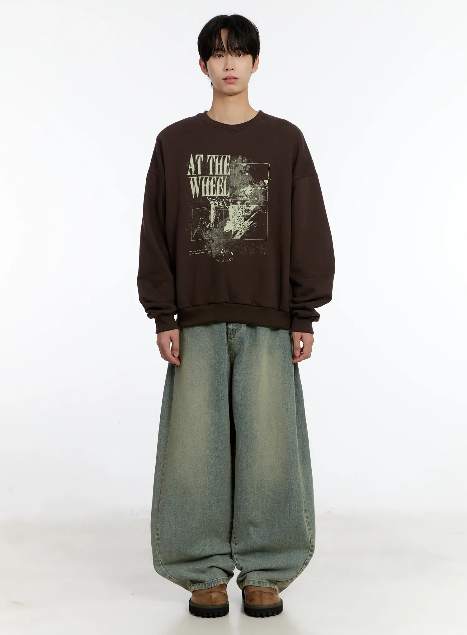 Vintage Graphic Crewneck Sweatshirt ID502 - Image 3