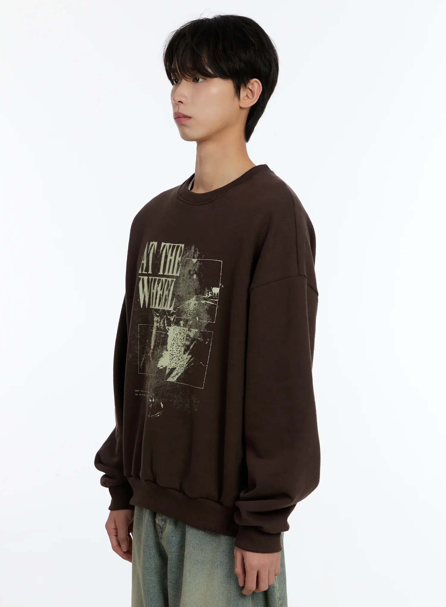 Vintage Graphic Crewneck Sweatshirt ID502 - Image 4