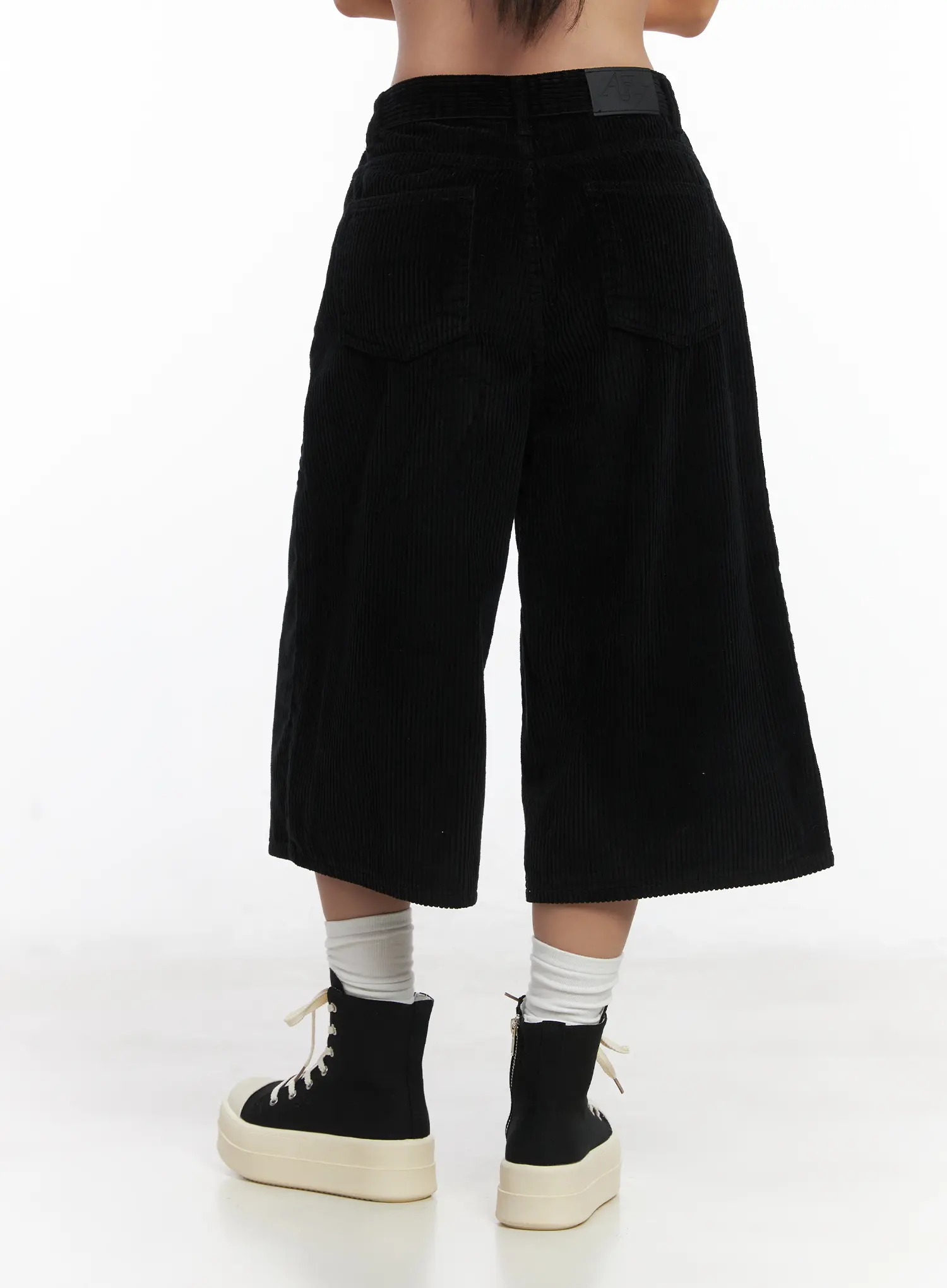 Wide Leg Bermuda Shorts CD529 - Image 7