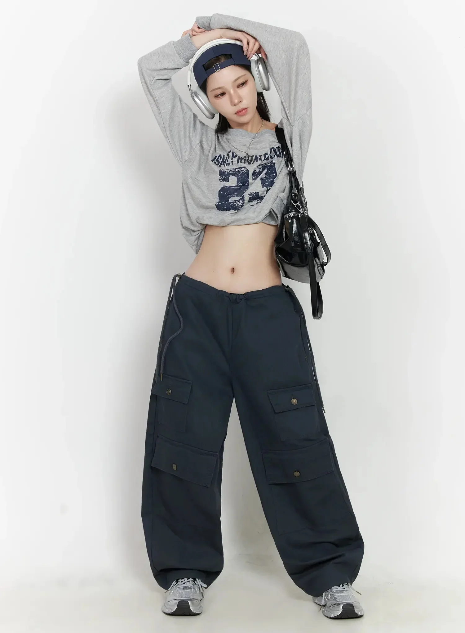Wide Neck Numeral Graphic Sweatshirt IJ528 - Image 11