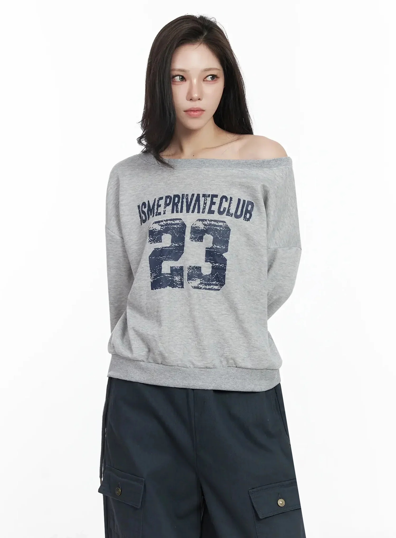 Wide Neck Numeral Graphic Sweatshirt IJ528 - Image 6