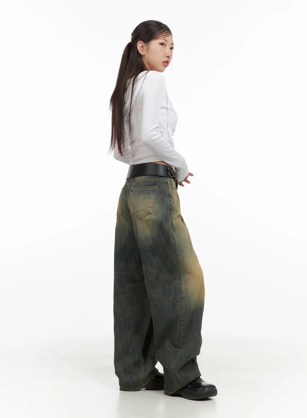 Wynn Vintage Wash Wide-Leg Jeans CS405 - Image 4