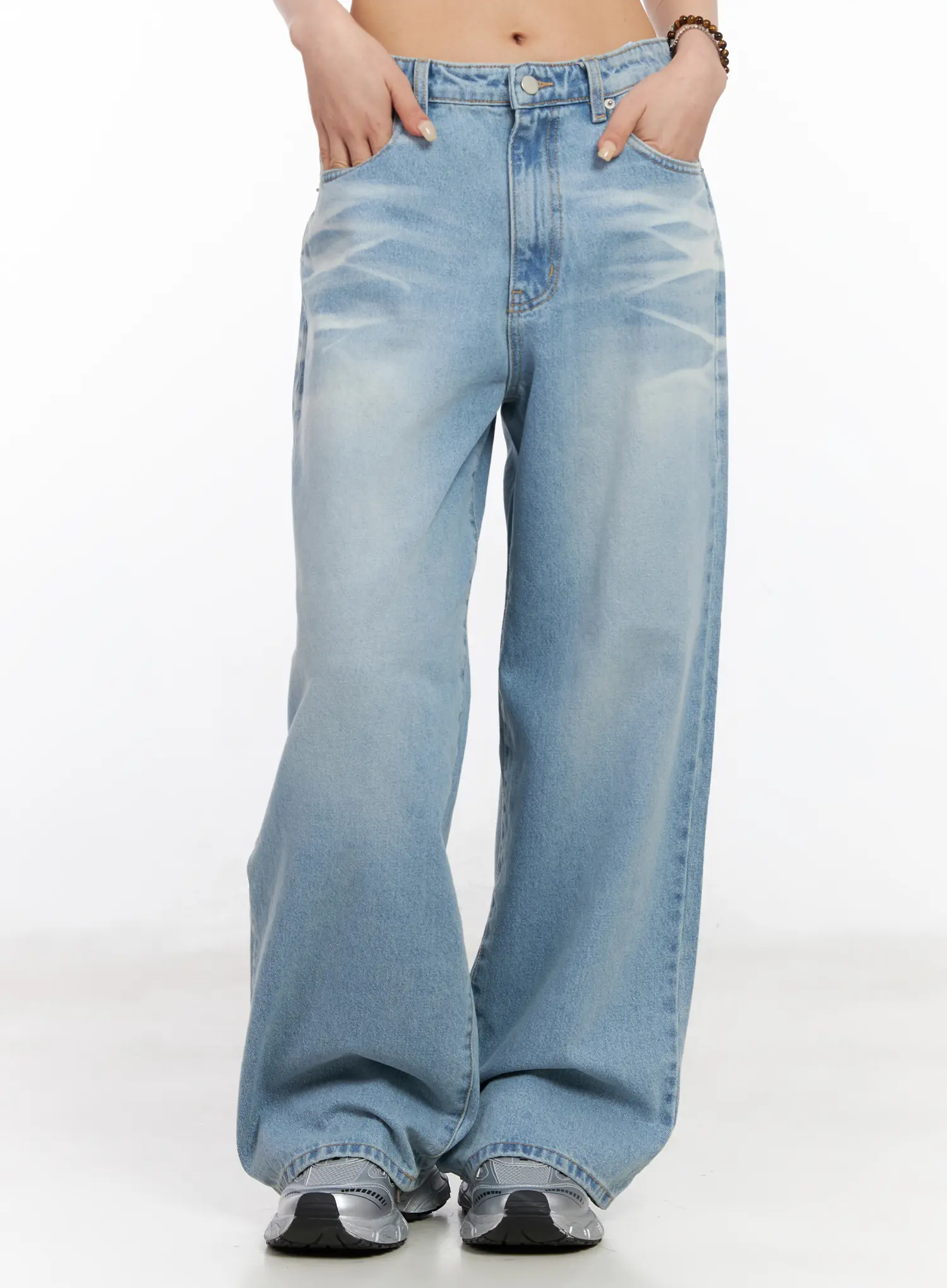Yuqi Vintage Wash Wide-Leg Jeans CF526